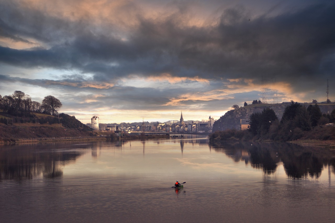 découvrez l'irlande, une destination riche en paysages verdoyants, histoire fascinante et culture chaleureuse. explorez ses châteaux, ses villages pittoresques et profitez de l'accueil authentique des irlandais.