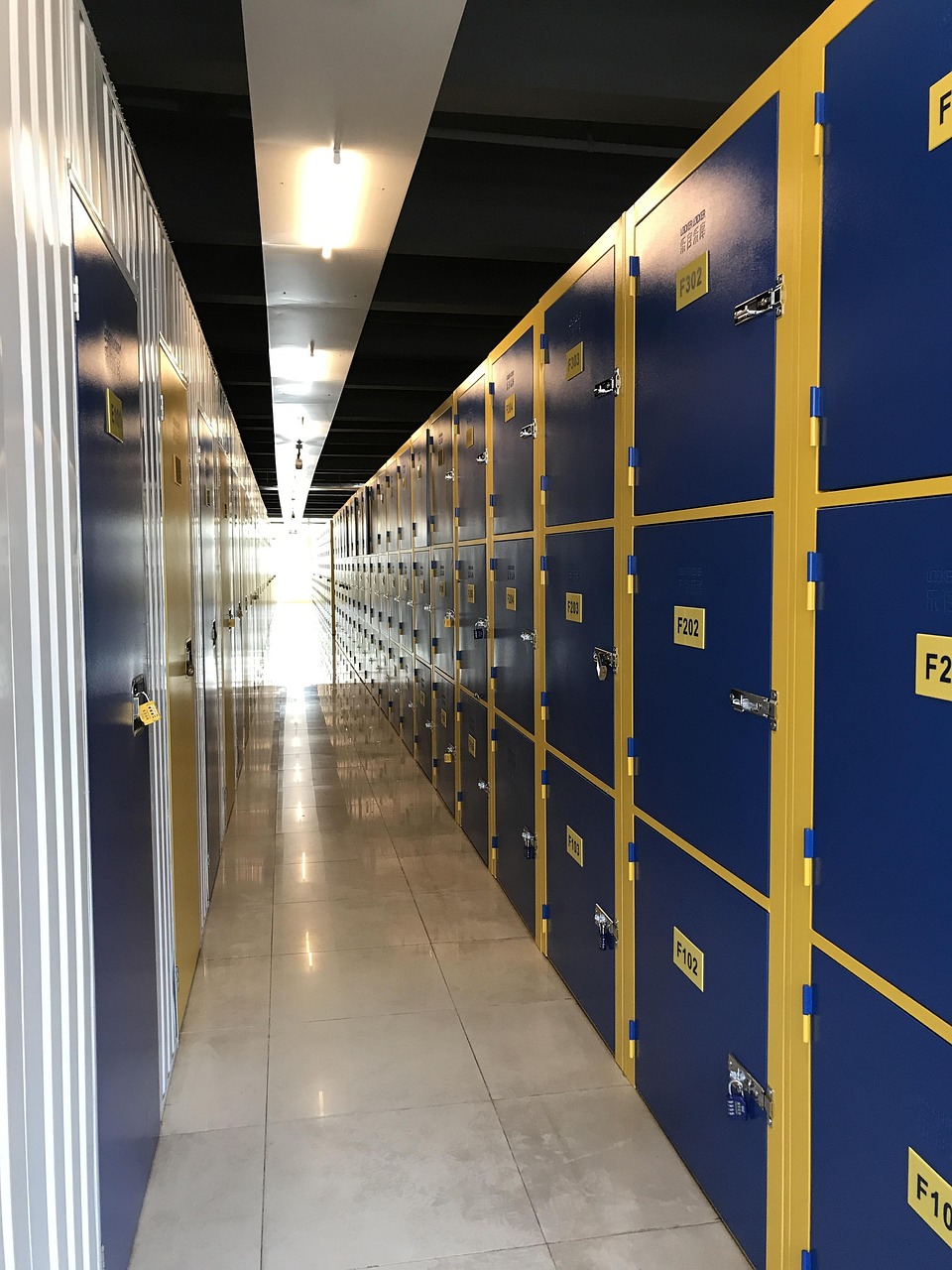 découvrez nos solutions de self storage sécurisées et flexibles pour stocker vos biens en toute simplicité. espace adapté à vos besoins, accessible 24/7.